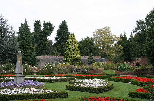 http://ecodesign.bg/wp-content/gallery/england/ayscoughfee_hall_gardens_600x.jpg